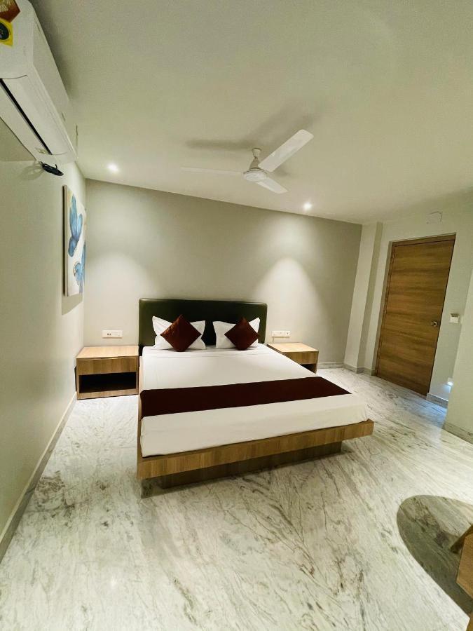 Hotel The Crest Kolkata Exterior photo