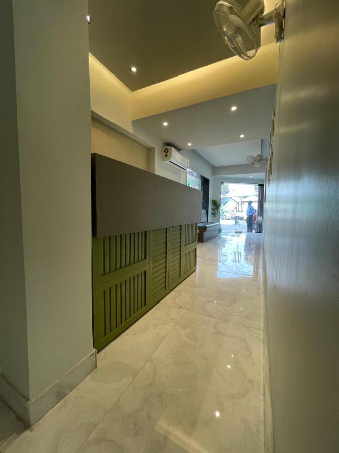 Hotel The Crest Kolkata Exterior photo